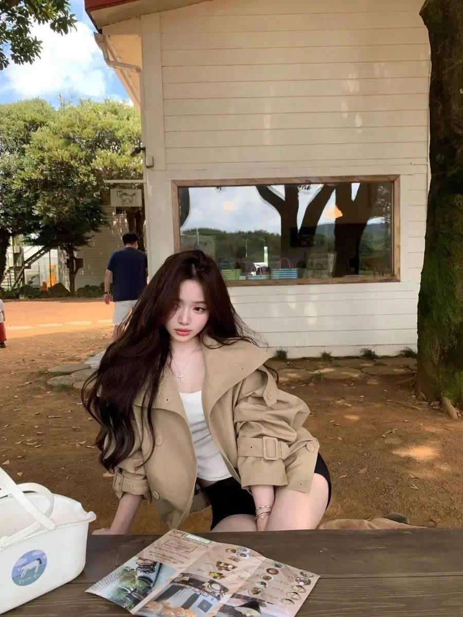 베이지색 트렌치 코트 데일리룩