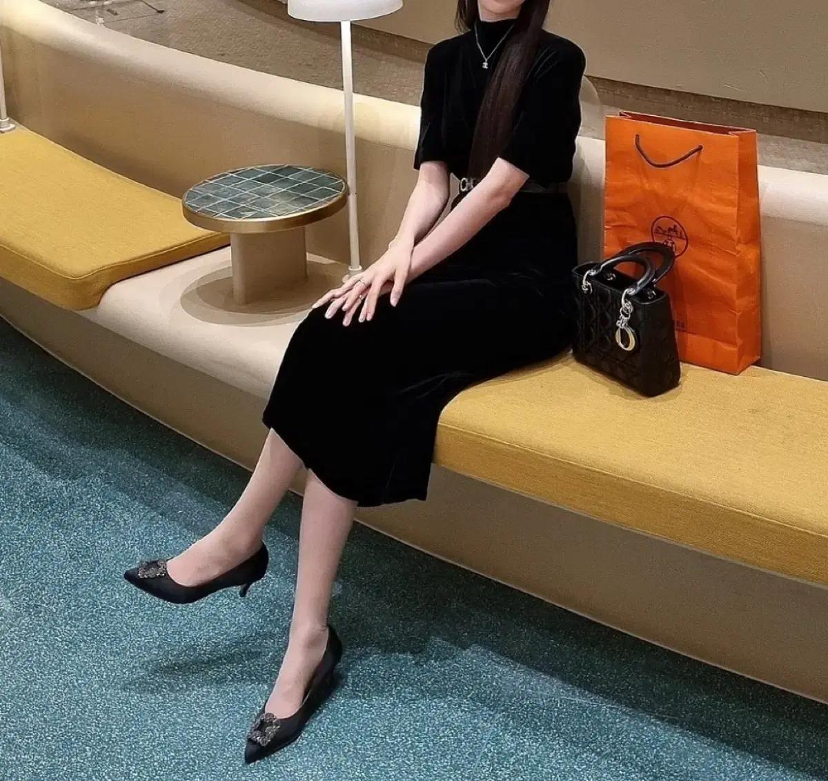 고급 벨벳 반팔 롱원피스 롱드레스 블랙 연말룩 파티룩