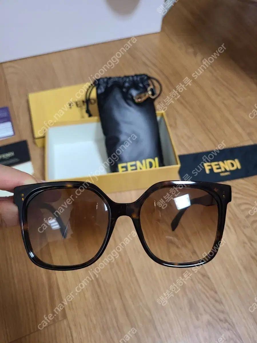 펜디 선글라스 FE4007F