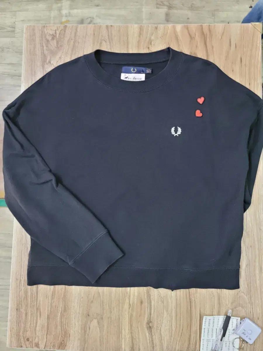 Fred Perry 프레드페리 하트 자수 맨투맨 블랙
