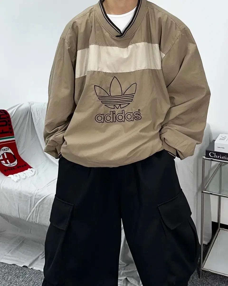 아디다스 빅로고 베이지 배색 웜업