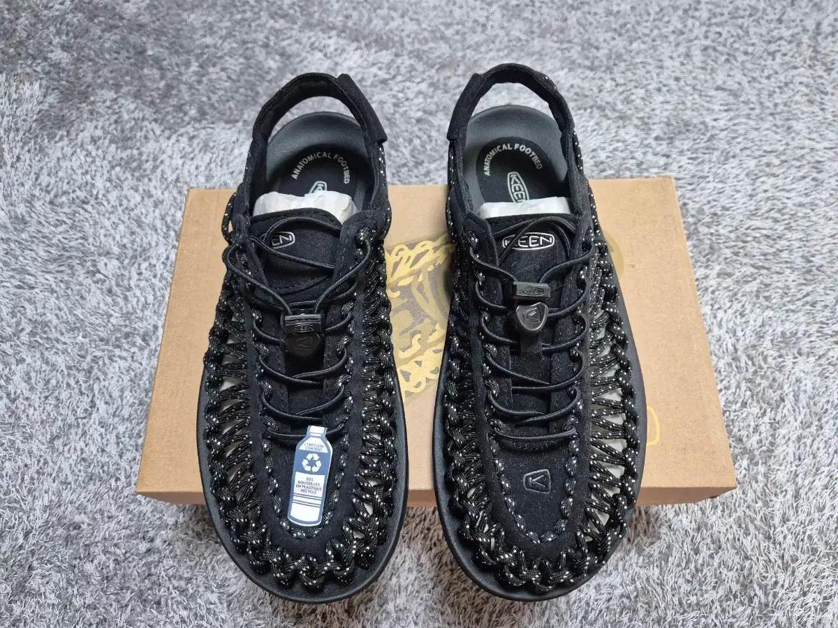 [새상품]KEEN 킨 유니크 샌들 270