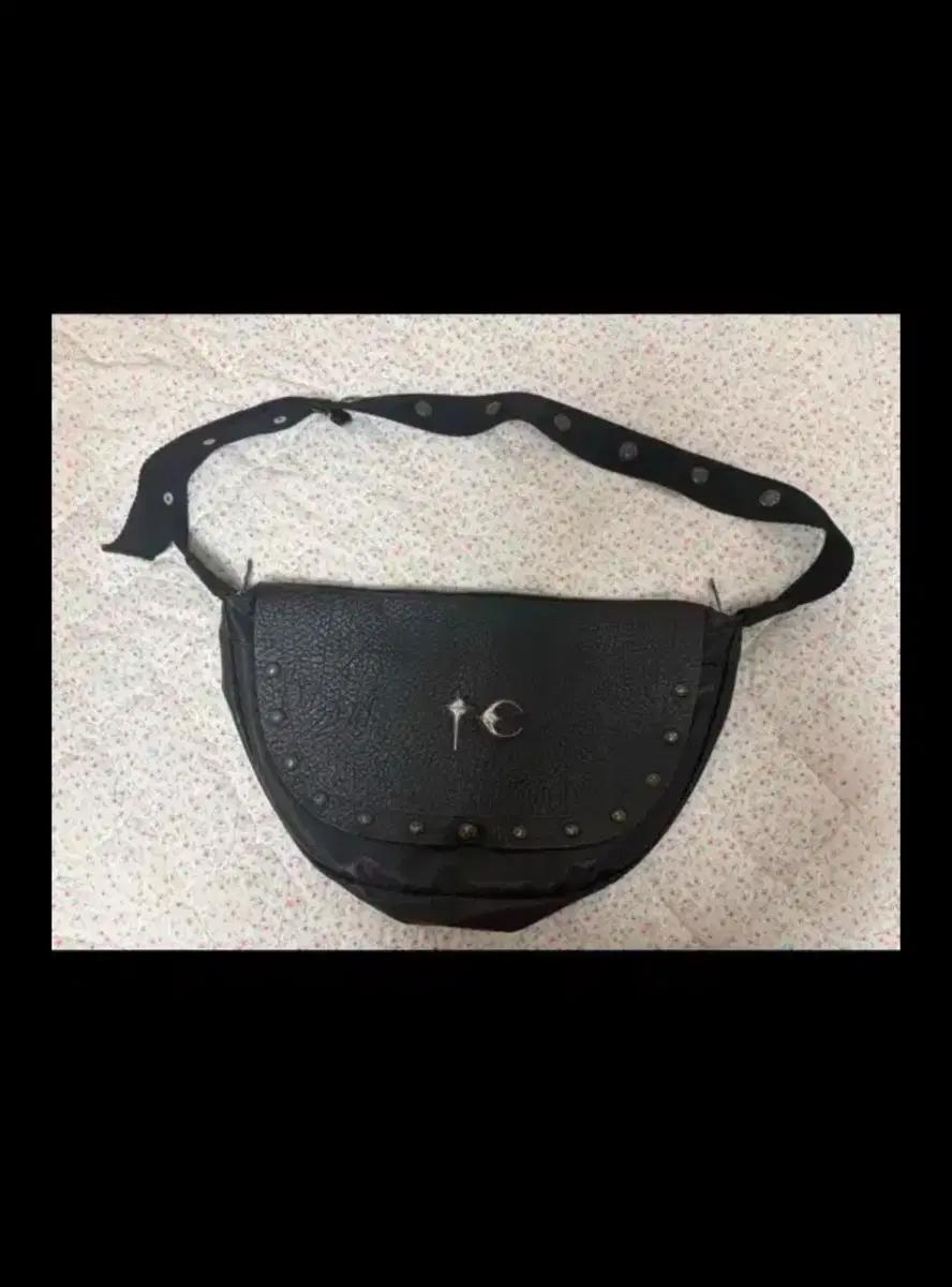 떠그클럽 크로스백