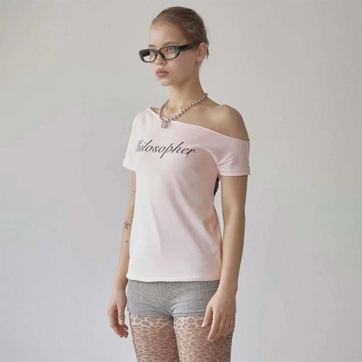 스컬프터 오프숄더 티 hook me up layered tee