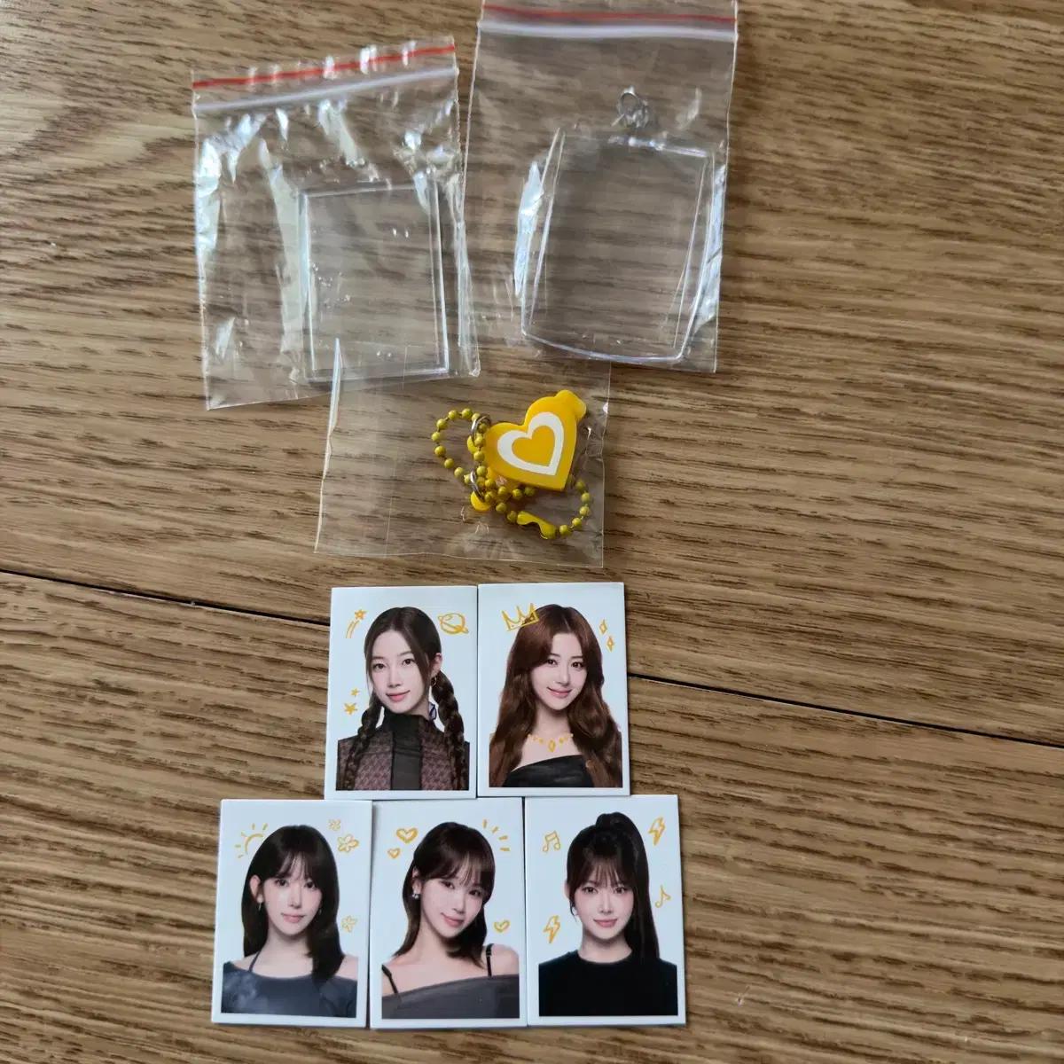 르세라핌 포카 5장 + 키링 세트