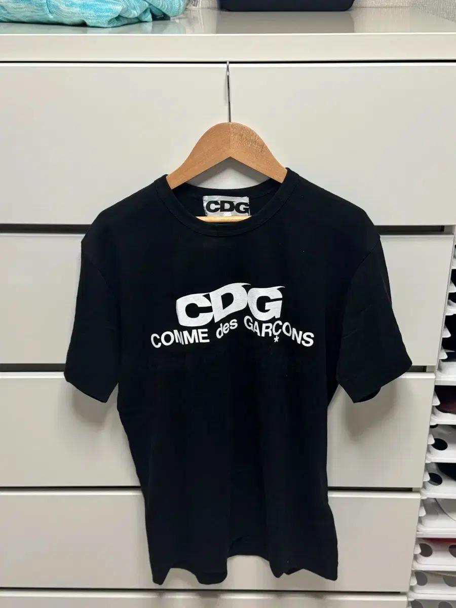 CDG 반팔 m사이즈 (새상품)