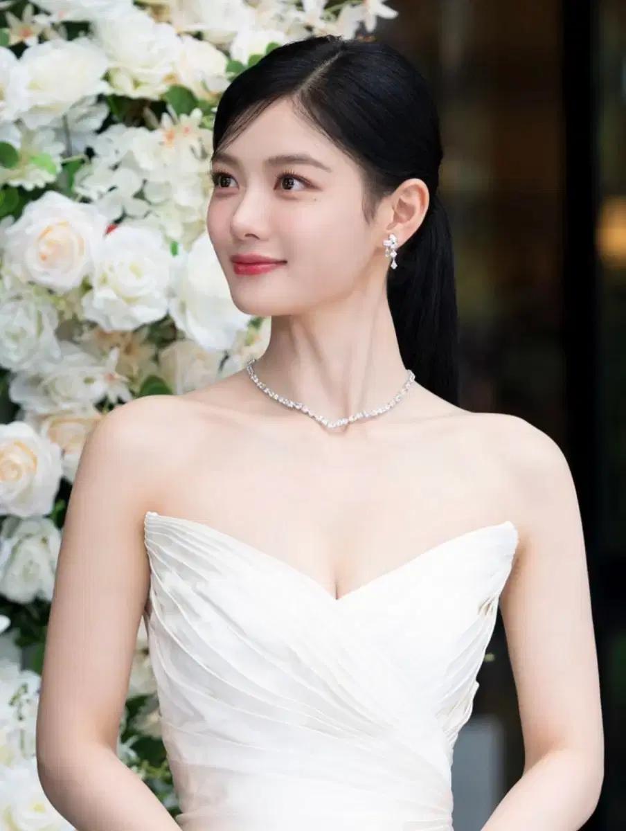 (새제품) 스와로브스키 김유정목걸이 메스메라목걸이