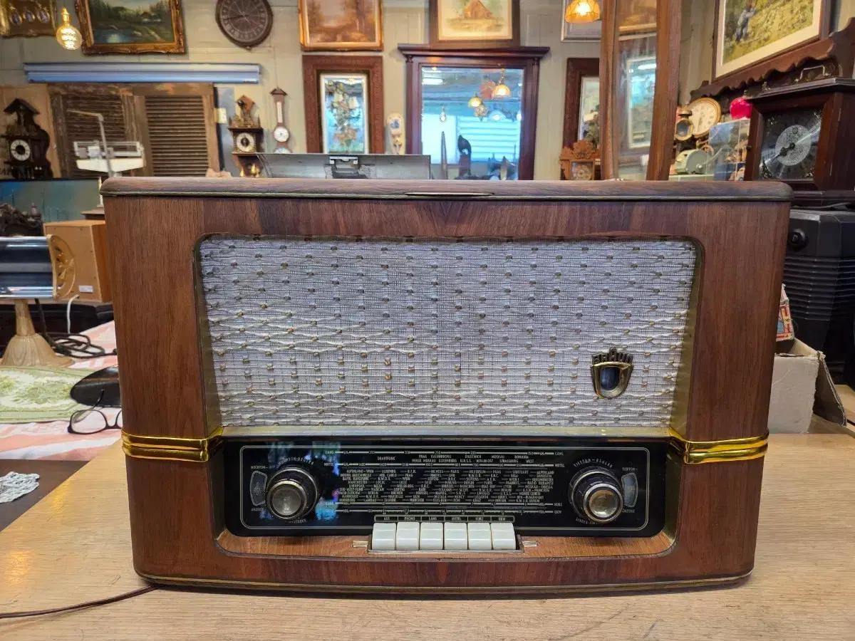 빈티지 Braun 555UKW 라디오&턴테이블 입니다.