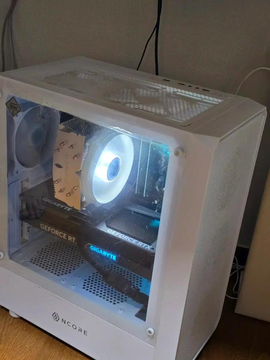 4070ti 게이밍 컴퓨터 판매해요. 깨끗이 사용했습니다:)