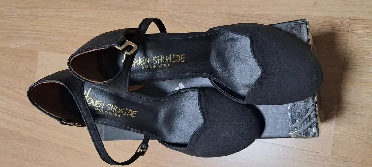 헤븐슈나이드 여성 블랙 샌들 슈즈