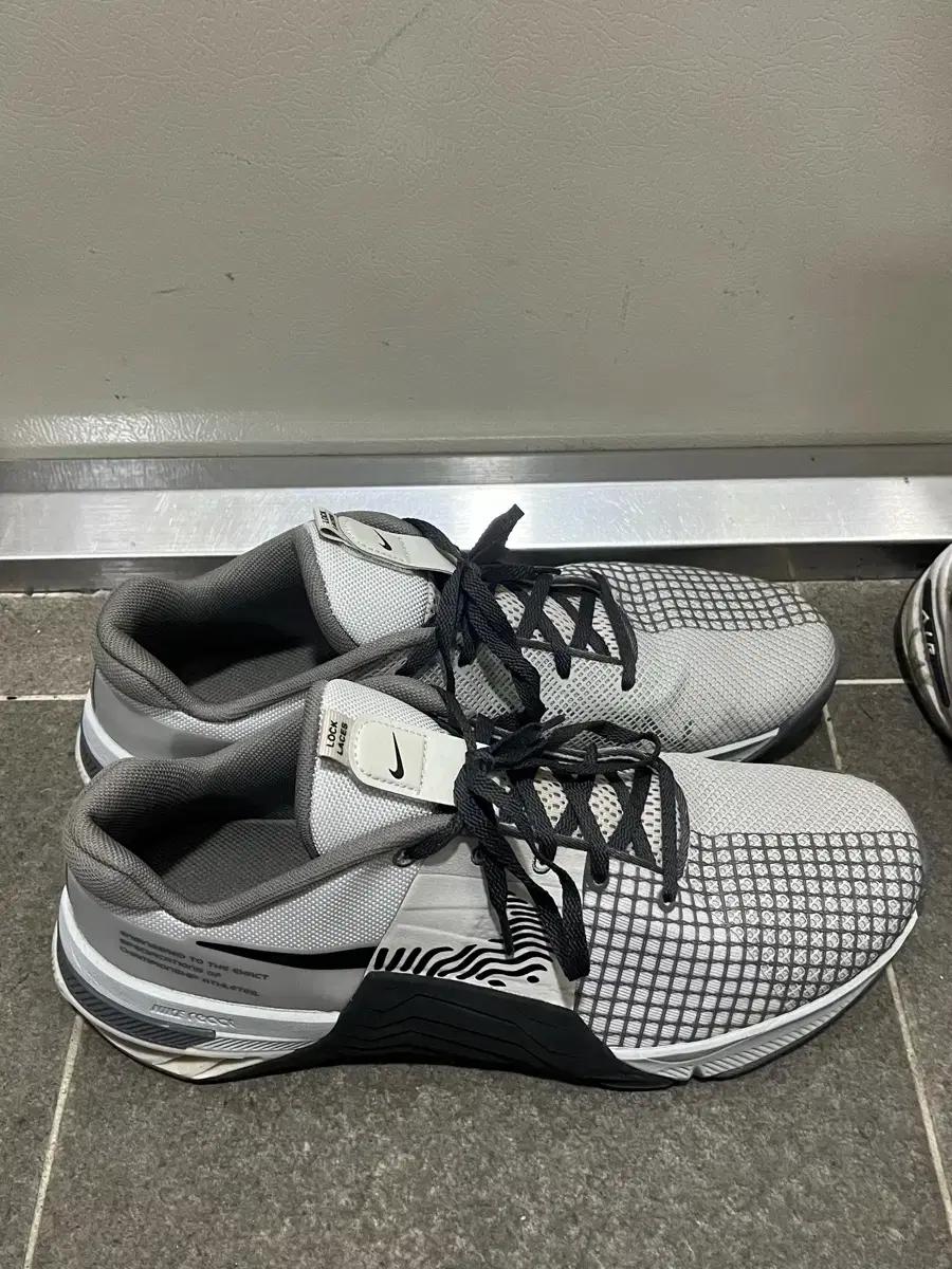 나이키 메트콘 8 러닝화 290