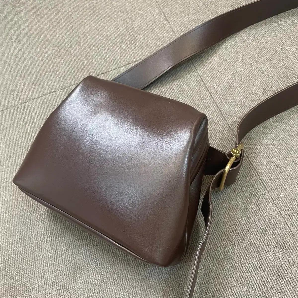 OSOI 오소이 미니 브로트 백 브라운