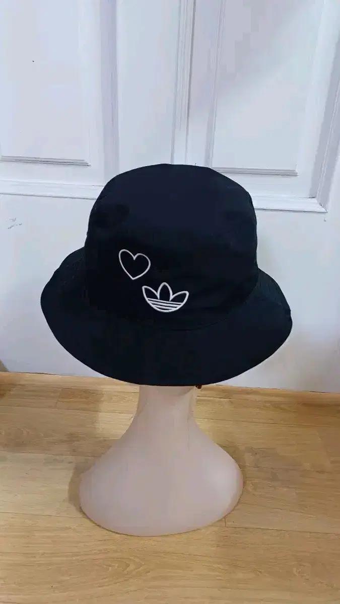 아디다스 버킷햇