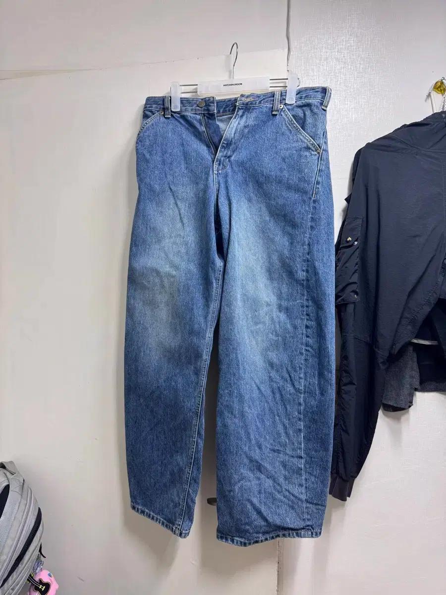 해칭룸 와이드 커브진 워시드블루 2사이즈
