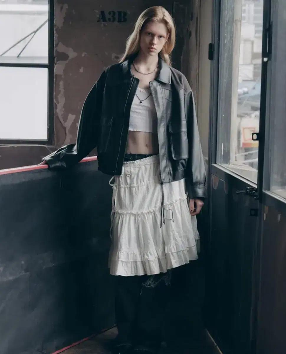 에즈이프캘리 러플 미디 스커트