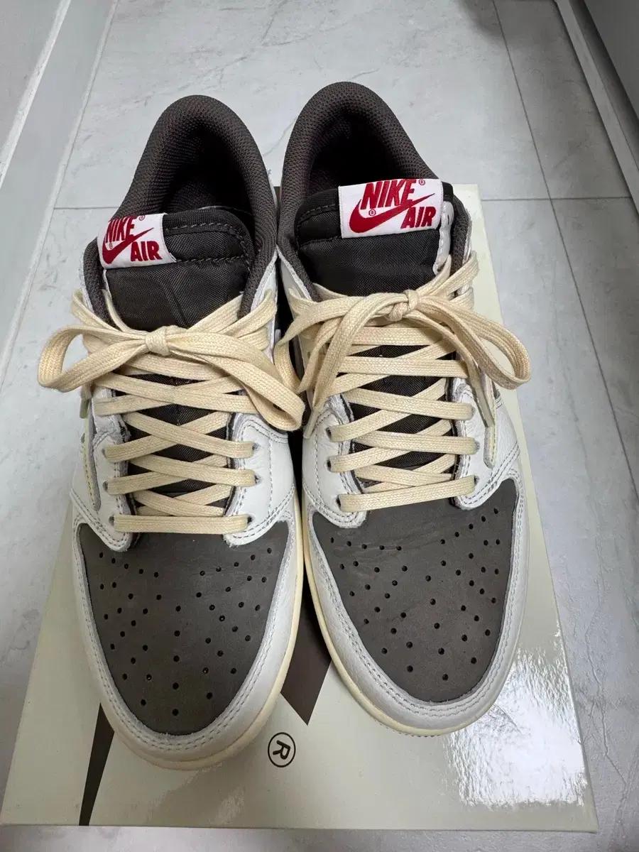나이키 에어 조던1 로우 트래비스 스캇 OG 모카로우 265사이즈 팝니다