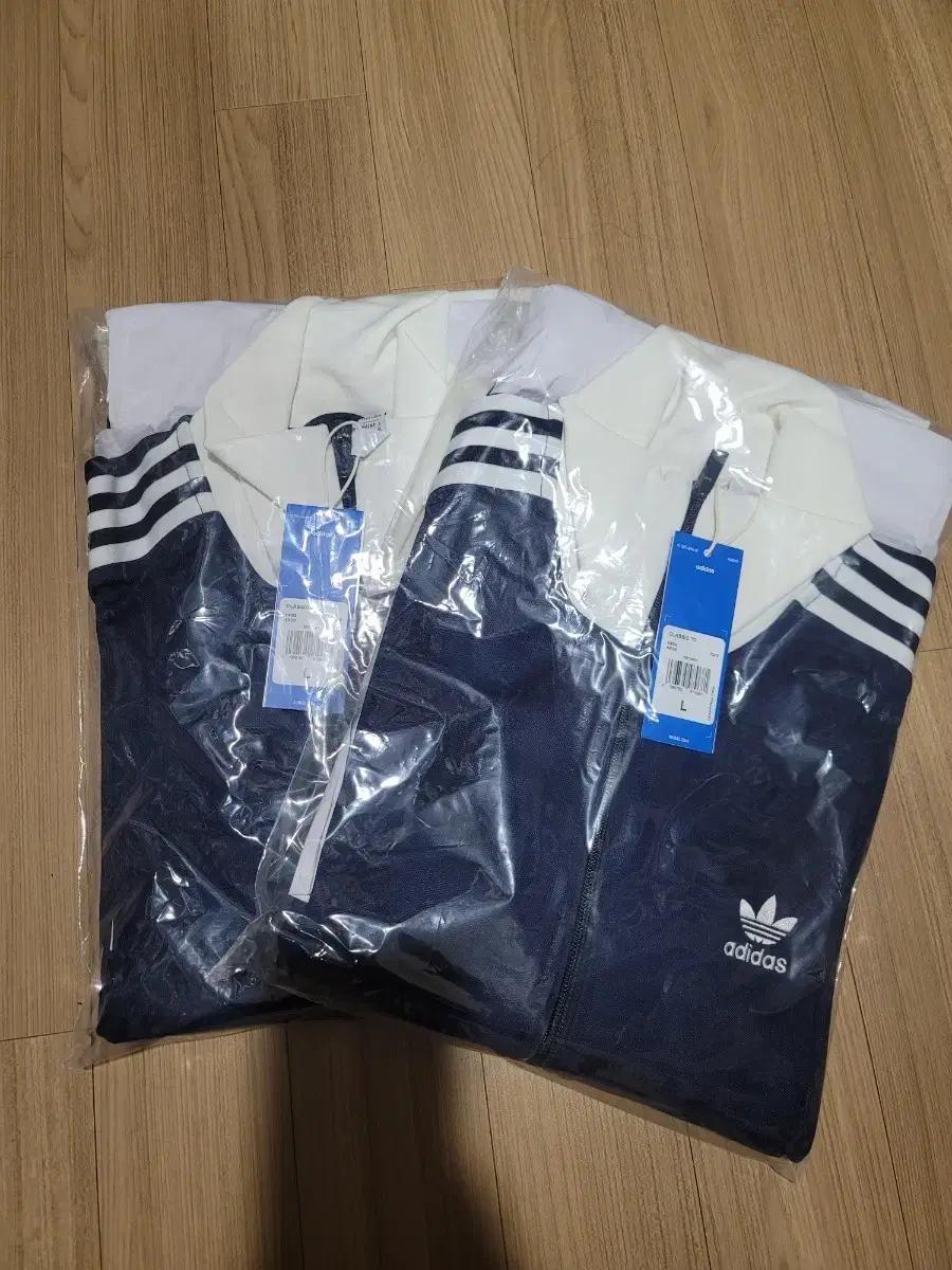아디다스 네이비 트랙탑 새상품 L 사이즈