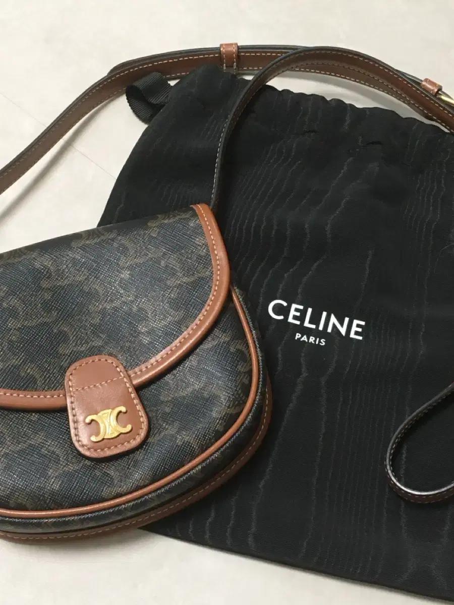 셀린느 트리옹프 베사체