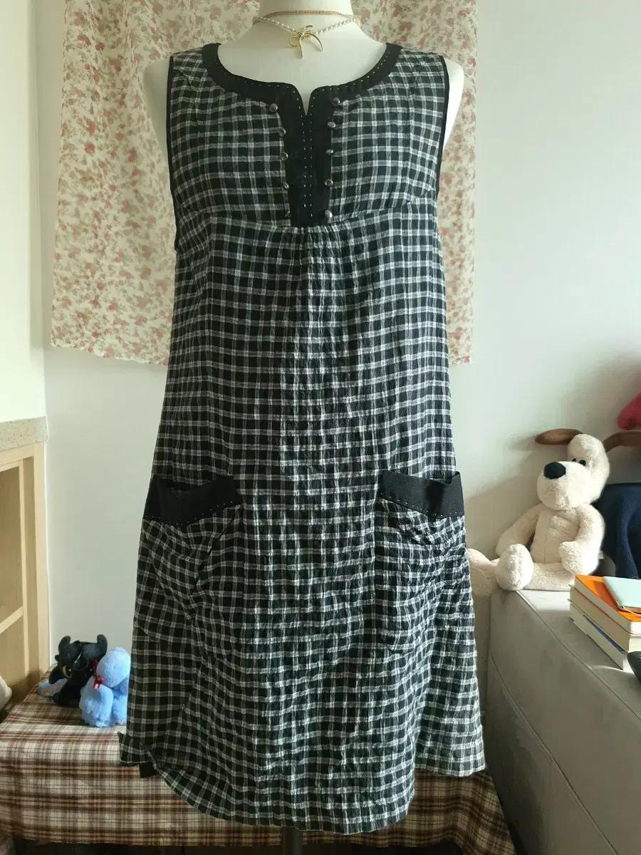 [모리걸] 체크 패턴 린넨 민소매 원피스