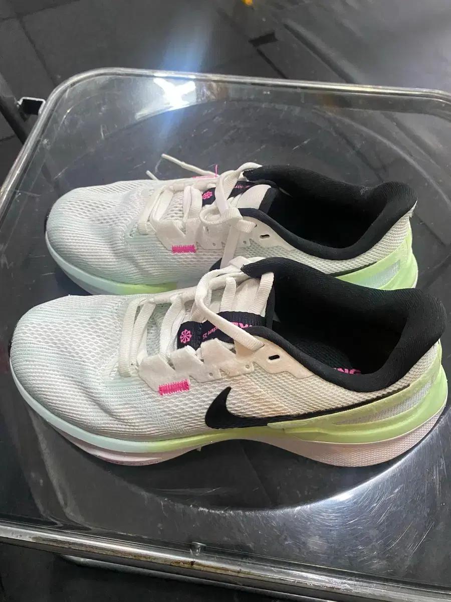 (S급)나이키 러닝화 우먼스 에어 줌 스트럭처  25 235사이즈