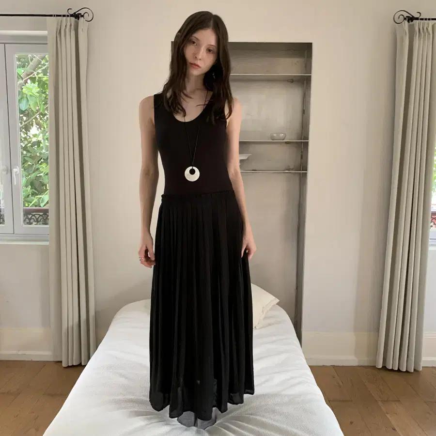 DOKNOWZERO 블랙 슬림 스티칭 슬리브리스 롱원피스