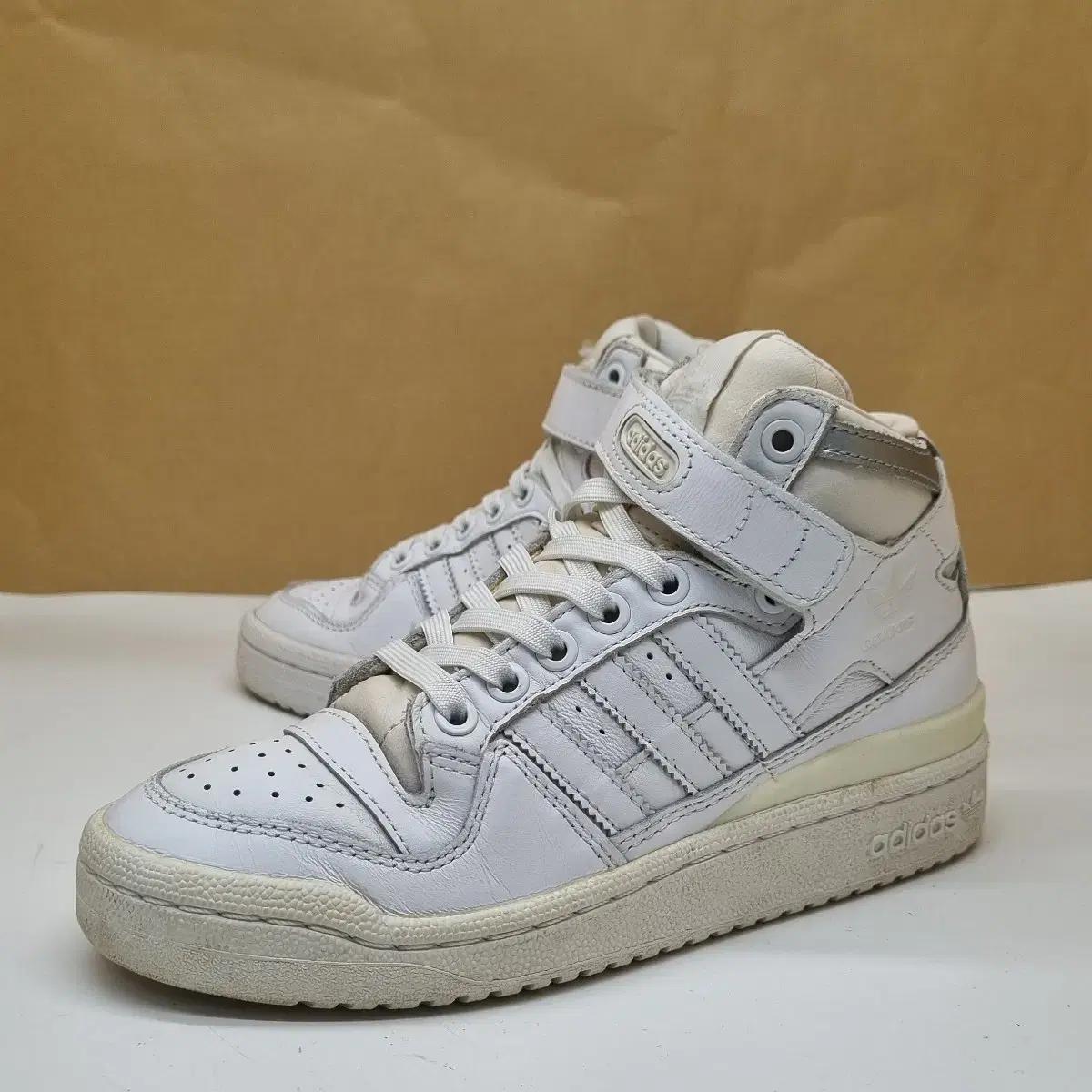 아디다스 포럼 여성미드220