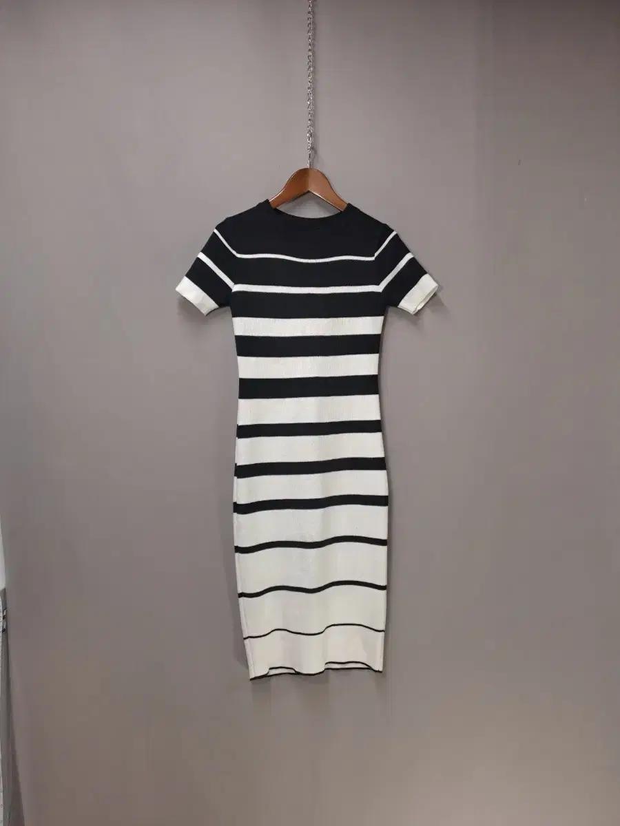 단가라 쫀쫀 슬림핏 니트 원피스