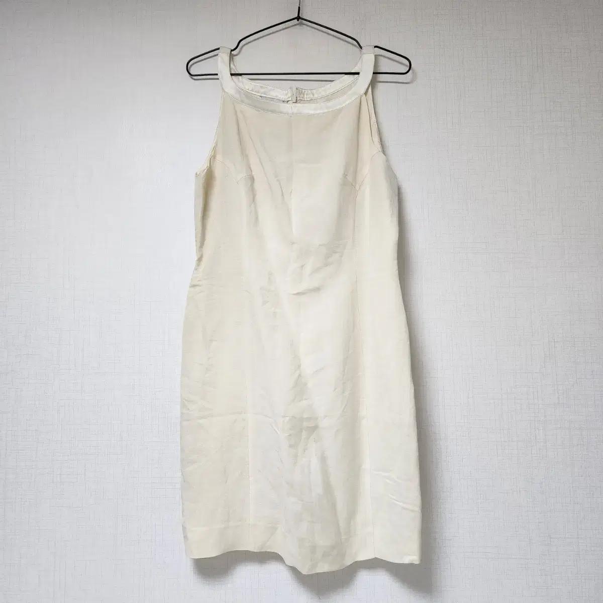 손정완 린넨 아이보리 민소매 원피스