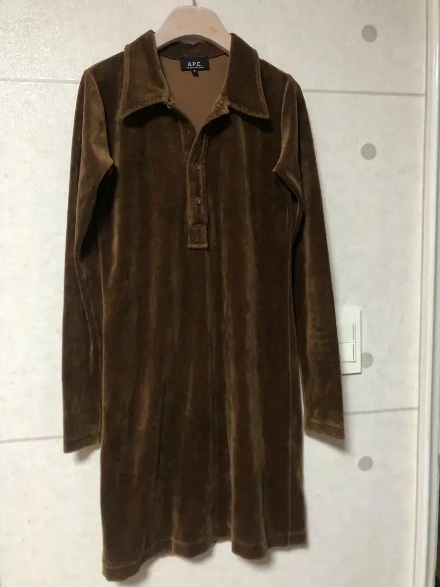 아페쎄 벨벳 벨로아 셔츠 원피스 브라운 갈색 하객룩 출근룩 결혼식 APC