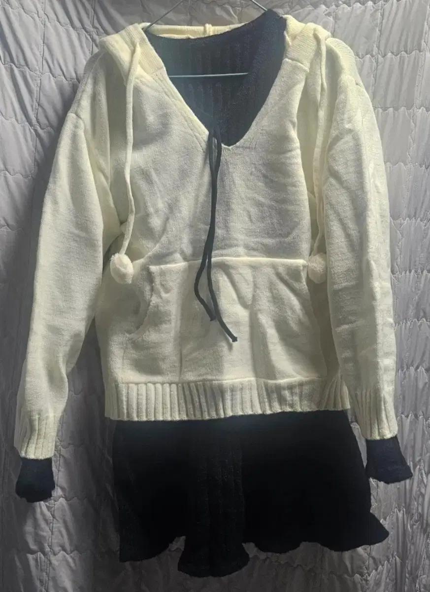 아이보리색 니트긴팔  후드티 + 니트 블랙 원피스 셋업 세트 새상품