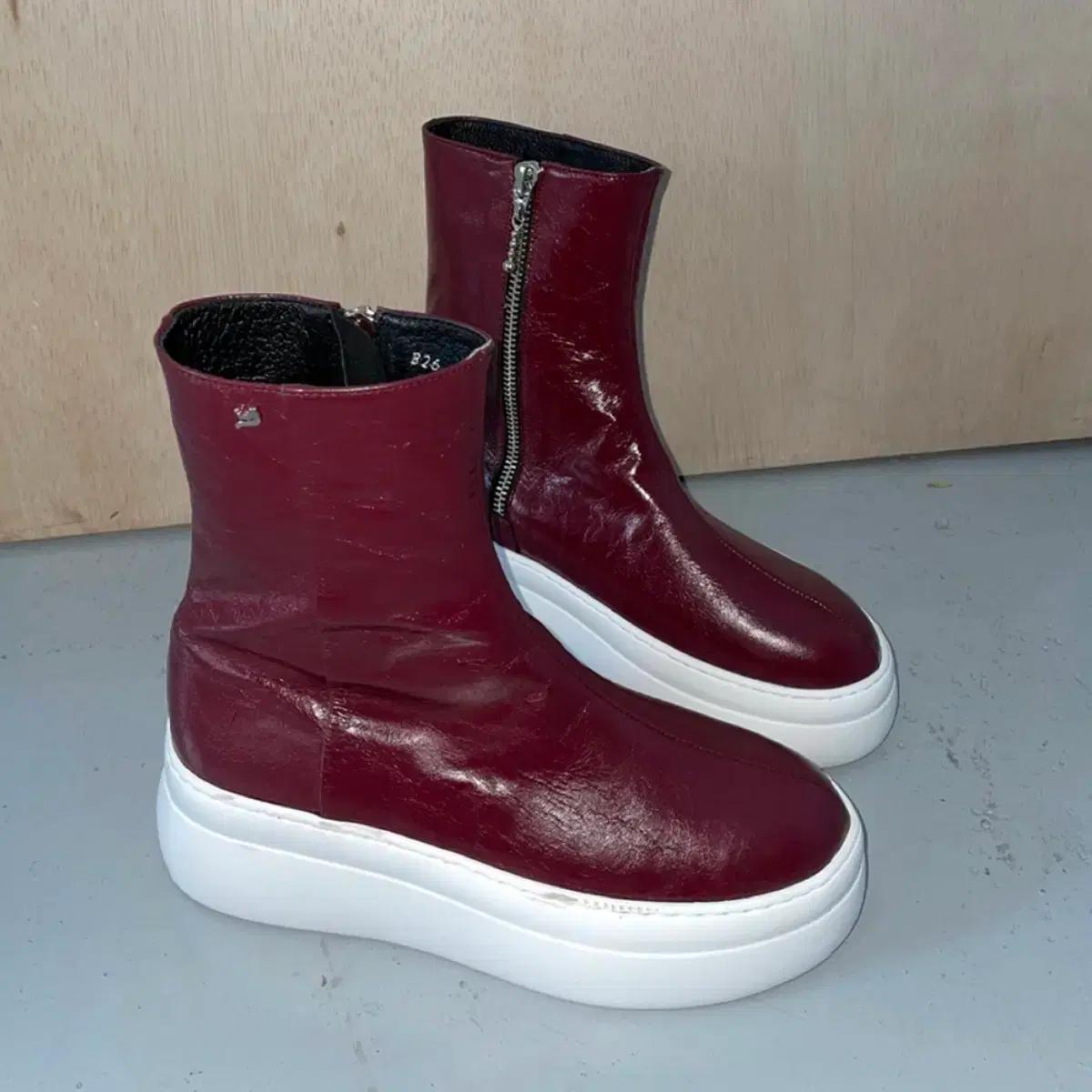 이에이에 율이에 플랫폼 통굽 앵클부츠 230 (새상품)