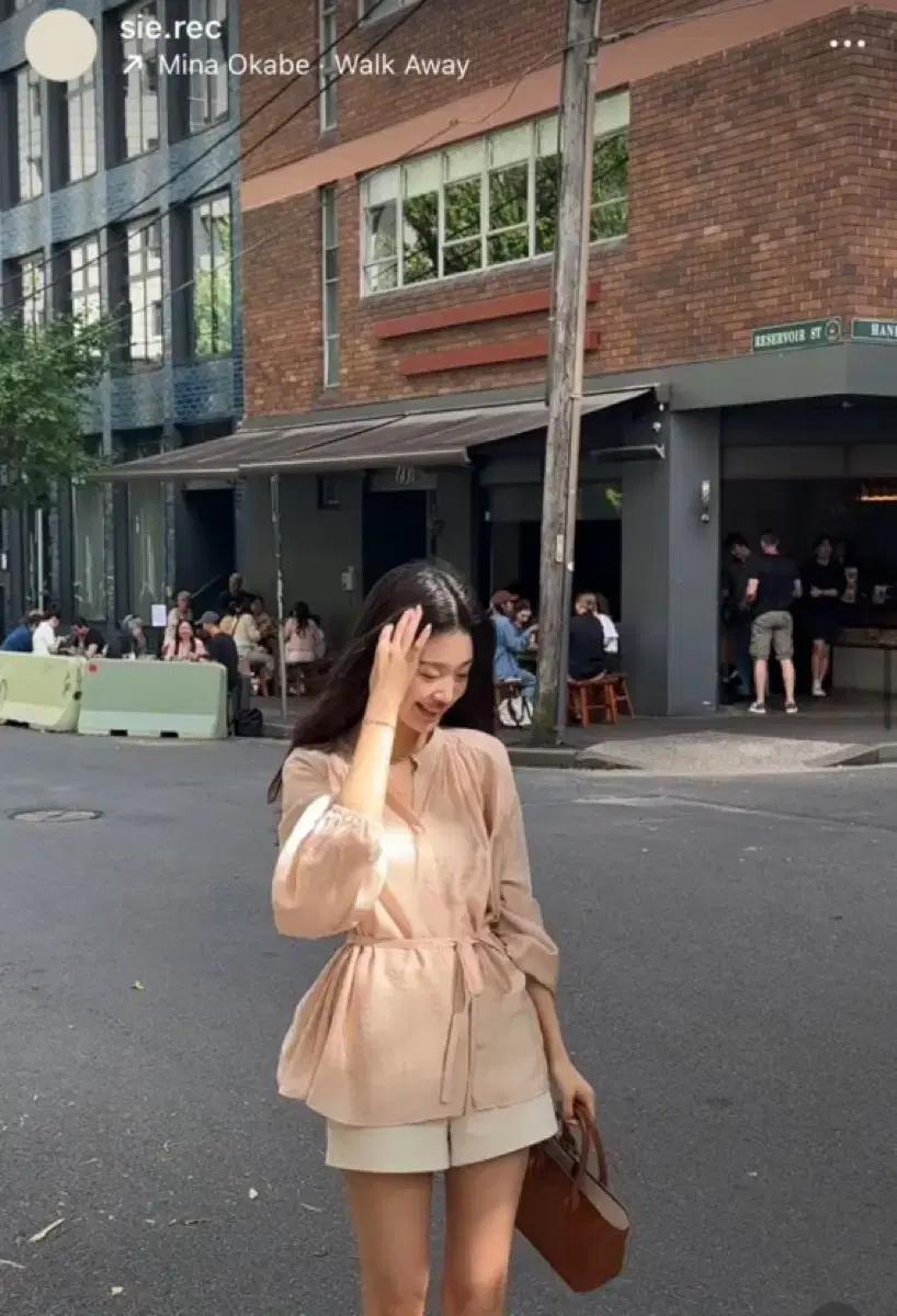 (새상품) SIE 시에 아일리 셔링 블라우스 - 샐먼 핑크