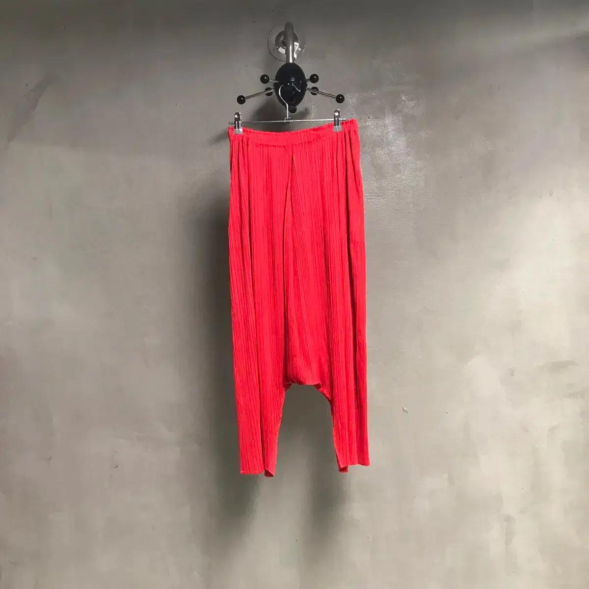 이세이 미야케 플리츠 플리즈 팬츠 레드 5(W)