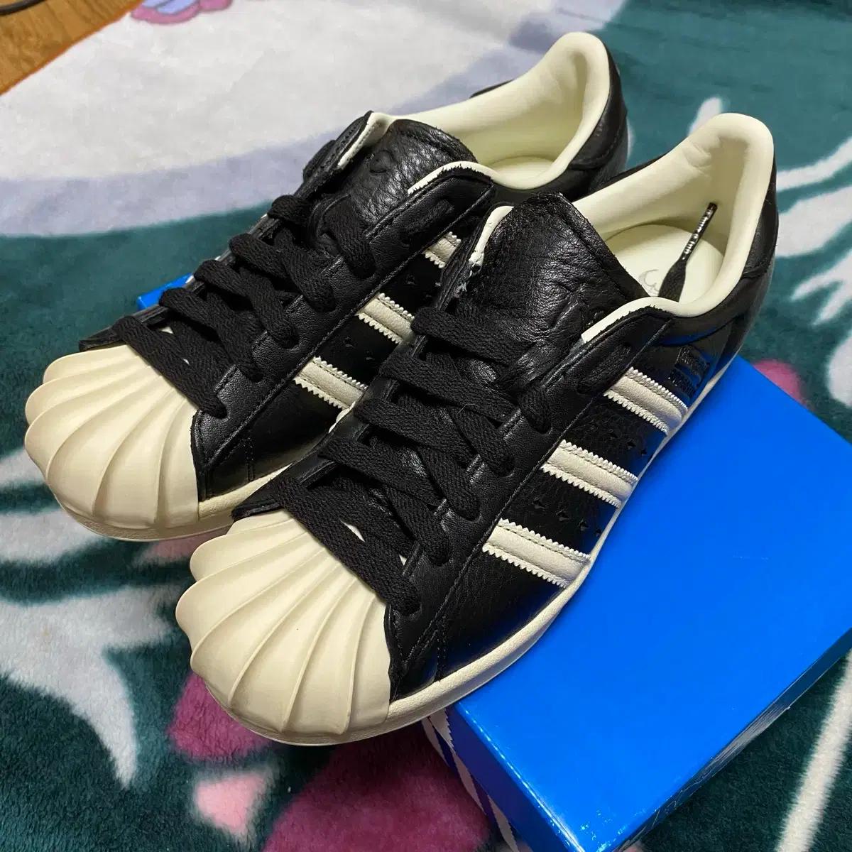 아디다스x떠그클럽 슈퍼스타 블랙 245