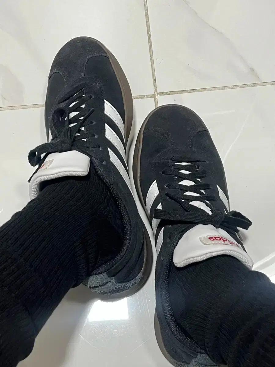 아디다스 스웨이드 블랙 삼선 스니커즈 235(240추천)