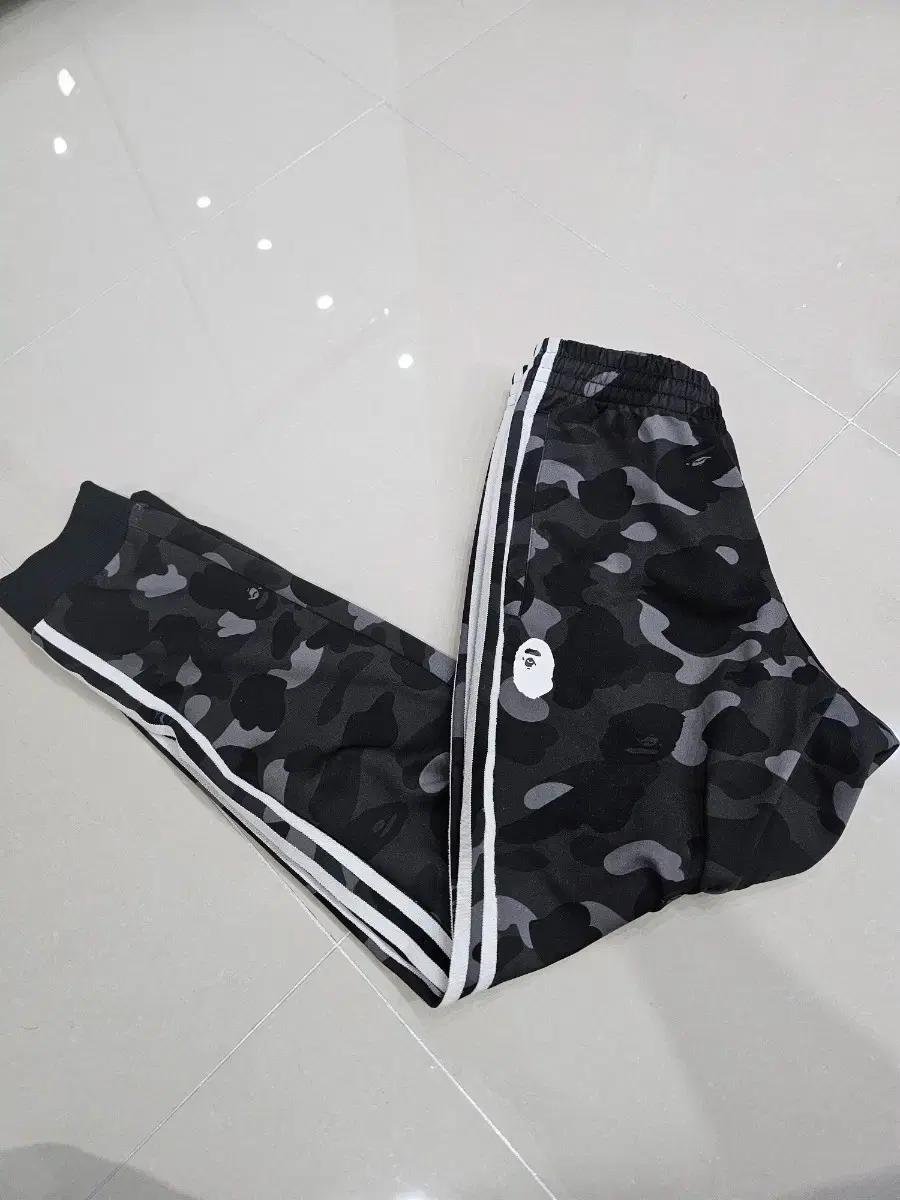 (M) 아디다스 베이프 트랙팬츠 흑계