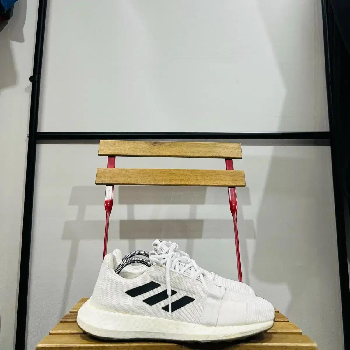 260) 아디다스 운동화 남성 남자 런닝화 센스 부스트 화이트/블랙