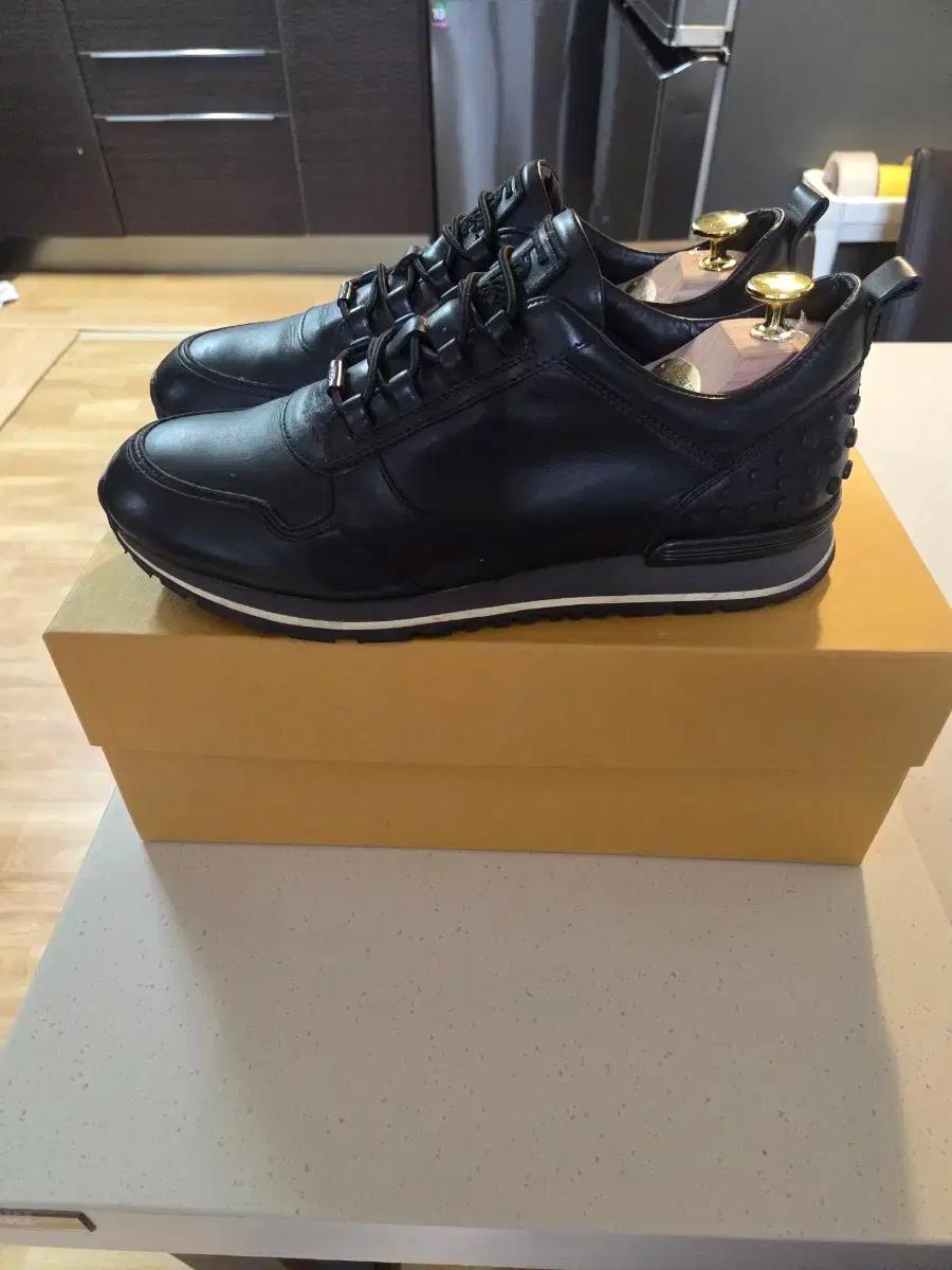 토즈 가죽스니커즈 7.5사이즈(270신는분들 맞는사이즈입니다)