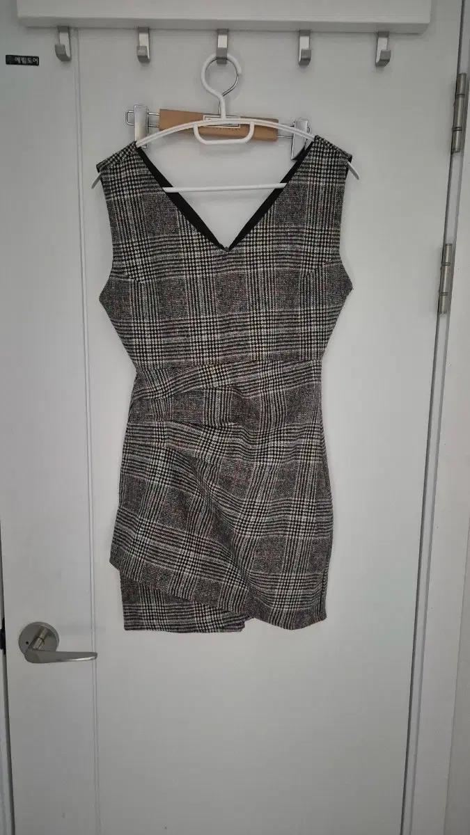 체크 패턴 미니원피스