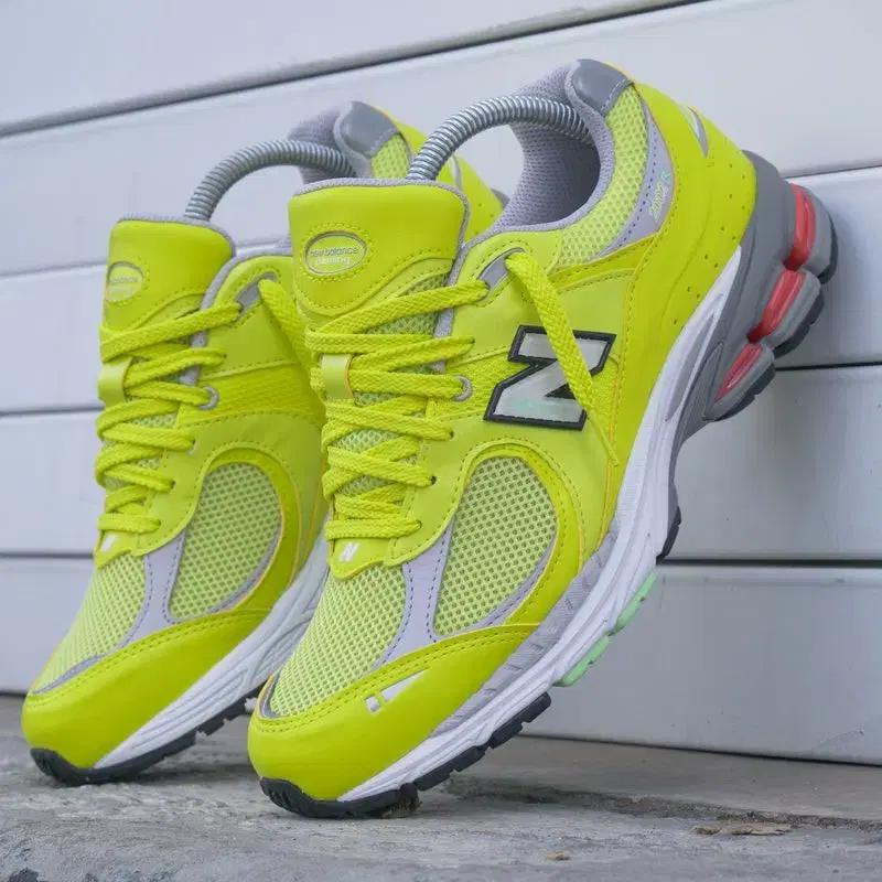 뉴발란스 2002 Sulphur yellow 남성 M2002RLC
