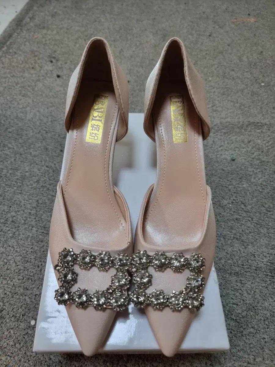 RABI 핑크 베이지 큐빅 장식 힐