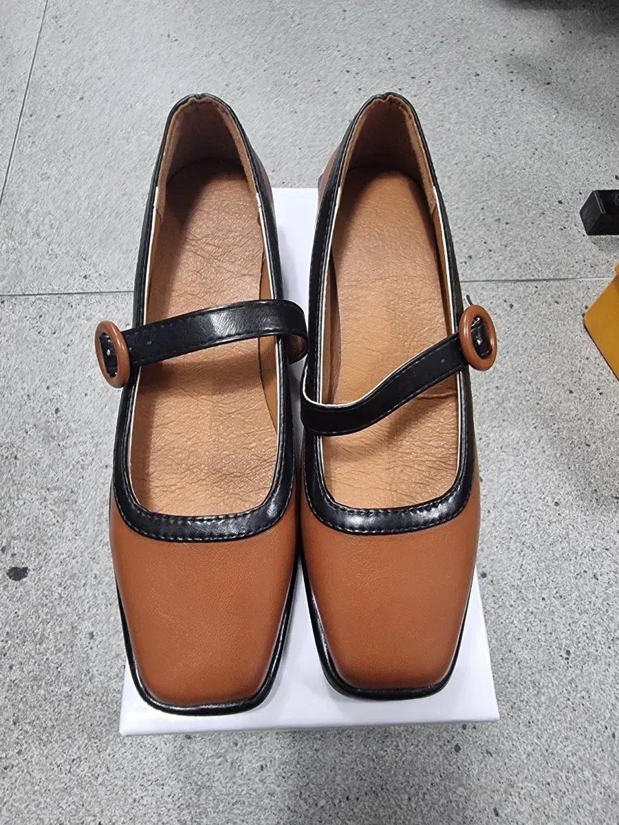 브라운/블랙 메리제인 플랫슈즈 여성구두