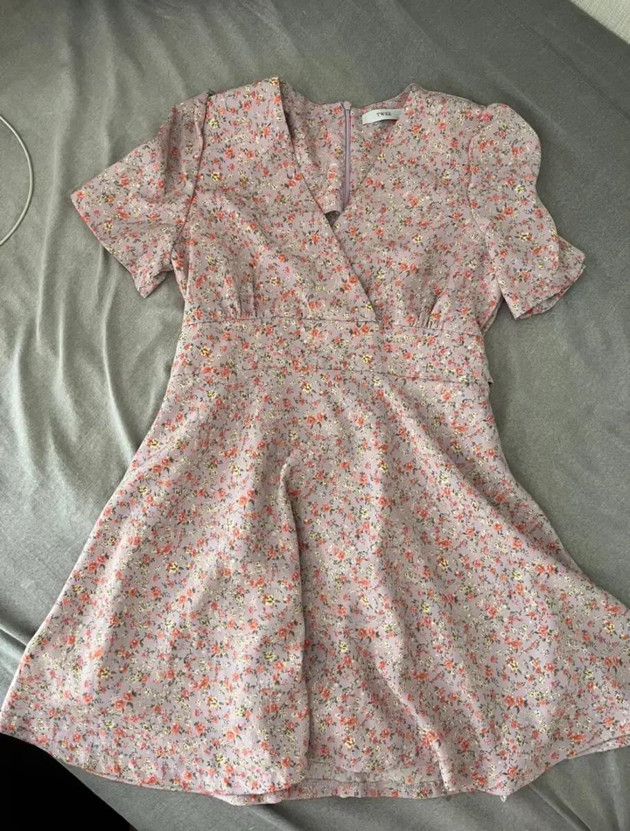 Twee 플라워 랩 원피스 퍼플 꽃무늬 새상품