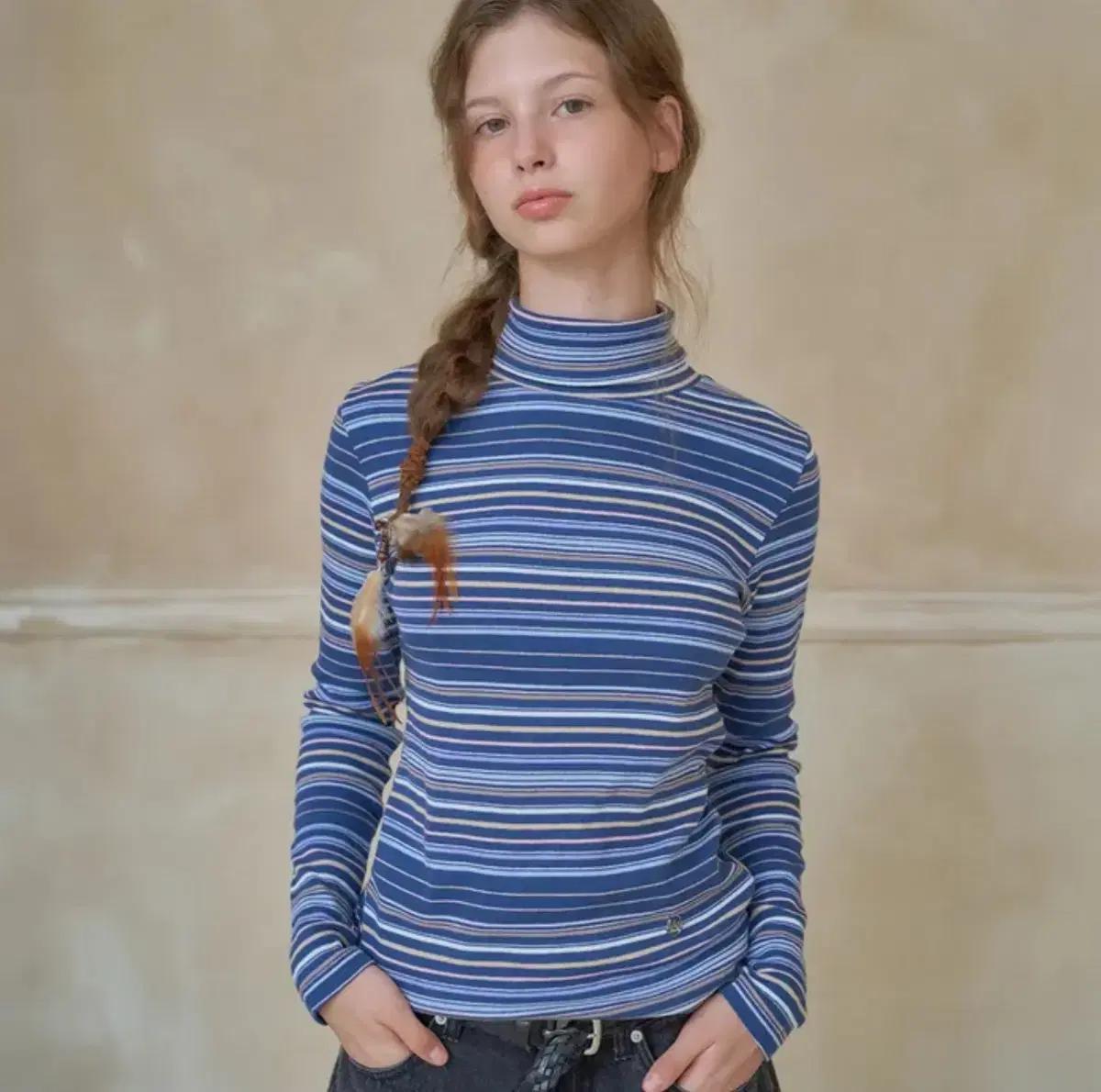 론론 MULTI STRIPE TURTLENECK LONG SLEEVE블루