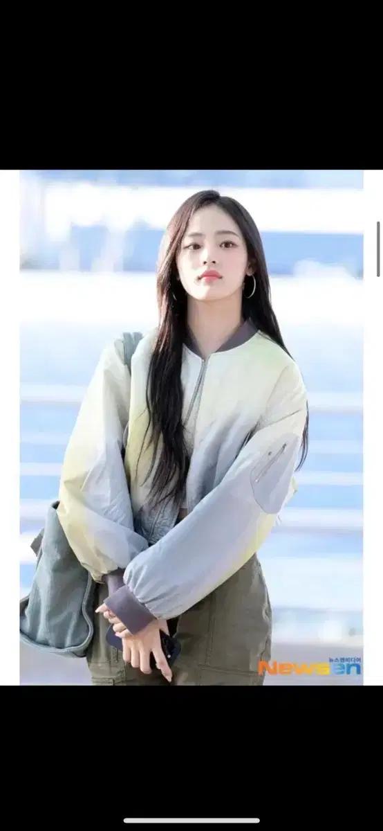 뉴진스 민지, 모델 신현지 착용) 오픈와이와이 항공점퍼 붐버자켓