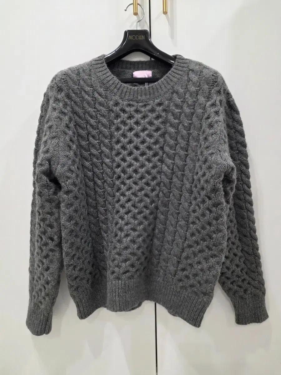 케이블 니트 스웨터 회색