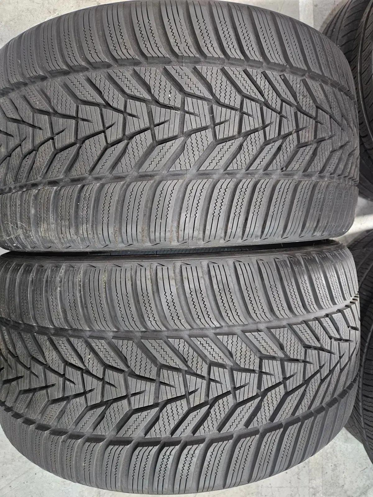 275 30 20 한국 윈터타이어 2본 판매합니다