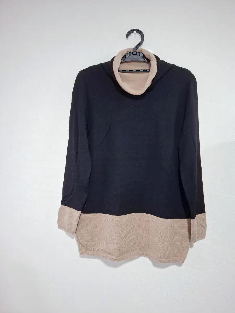 여성66.배색 터틀넥 니트 블랙/베이지