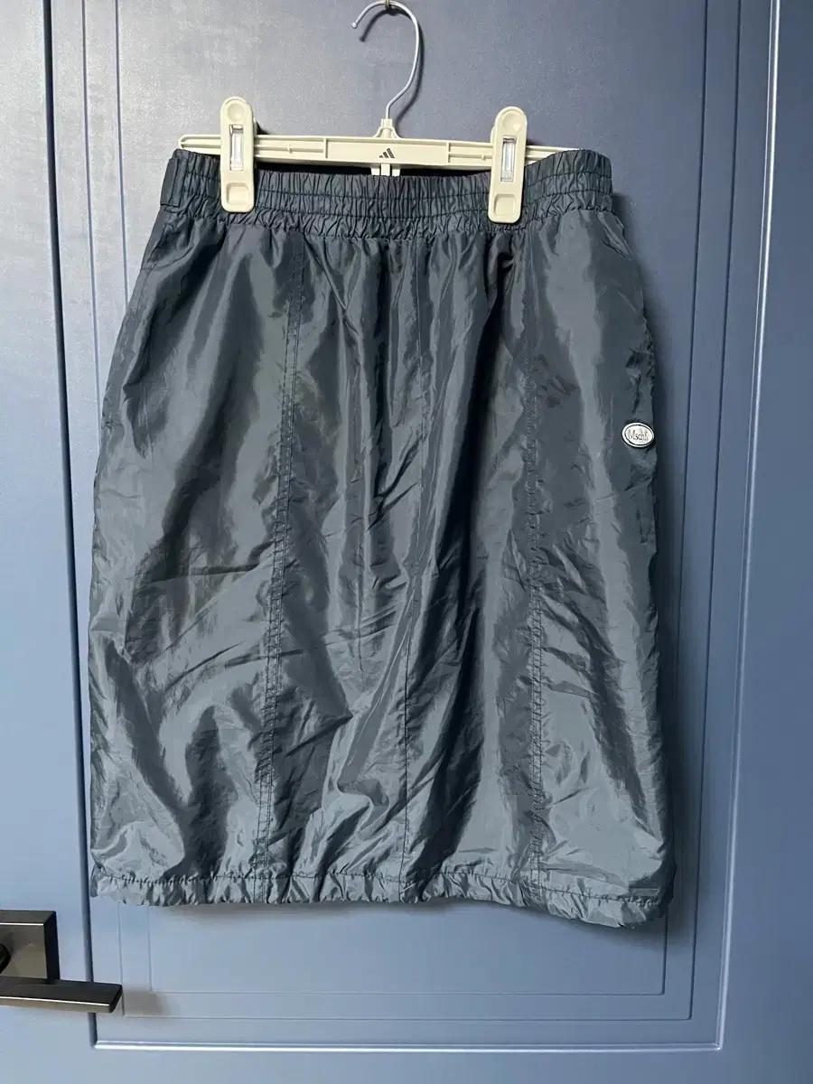 미스치프 나일론 미디 스커트