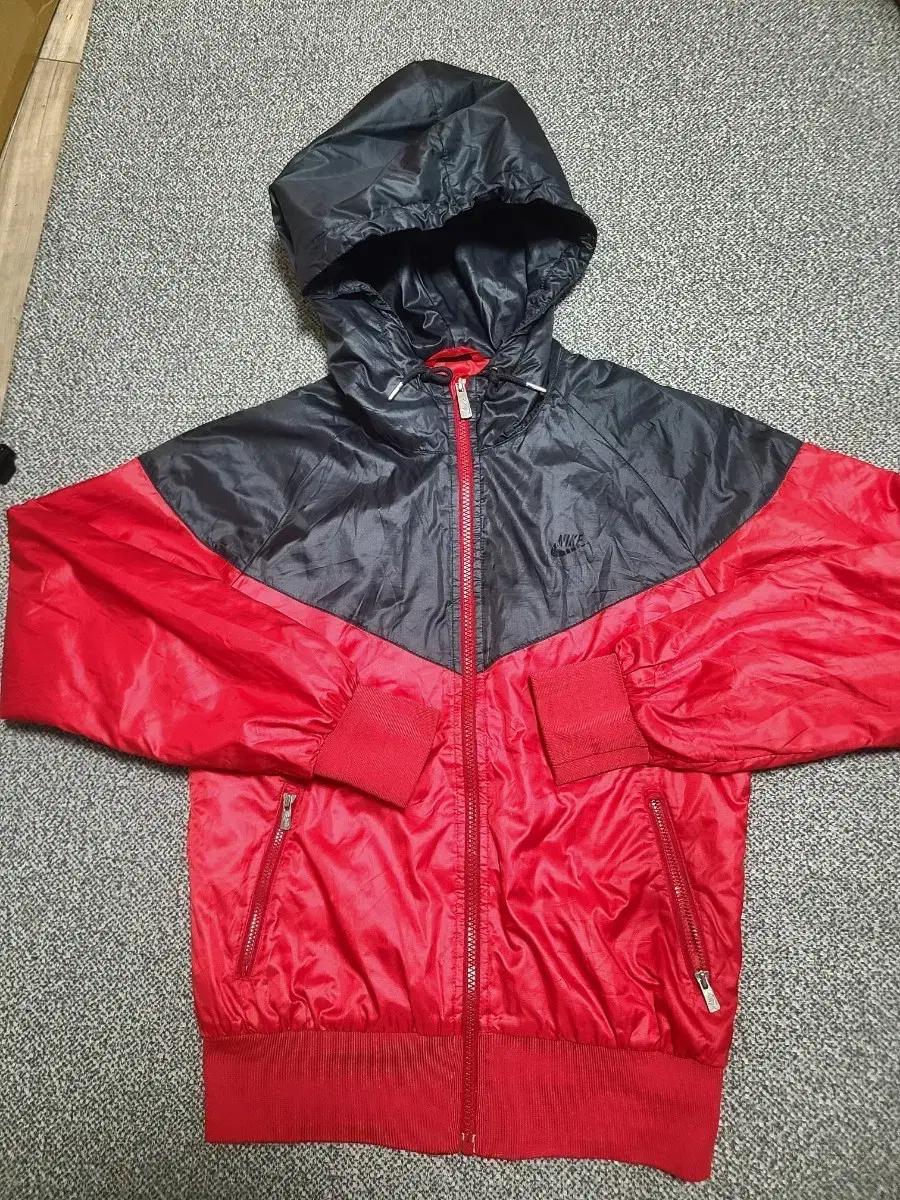 나이키 윈드러너 바람막이 S 레드/블랙